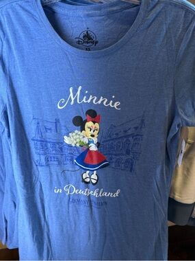 Disney EPCOT World Showcase Minnie Germany Deutschland T-Shirt Blue Size Medium
